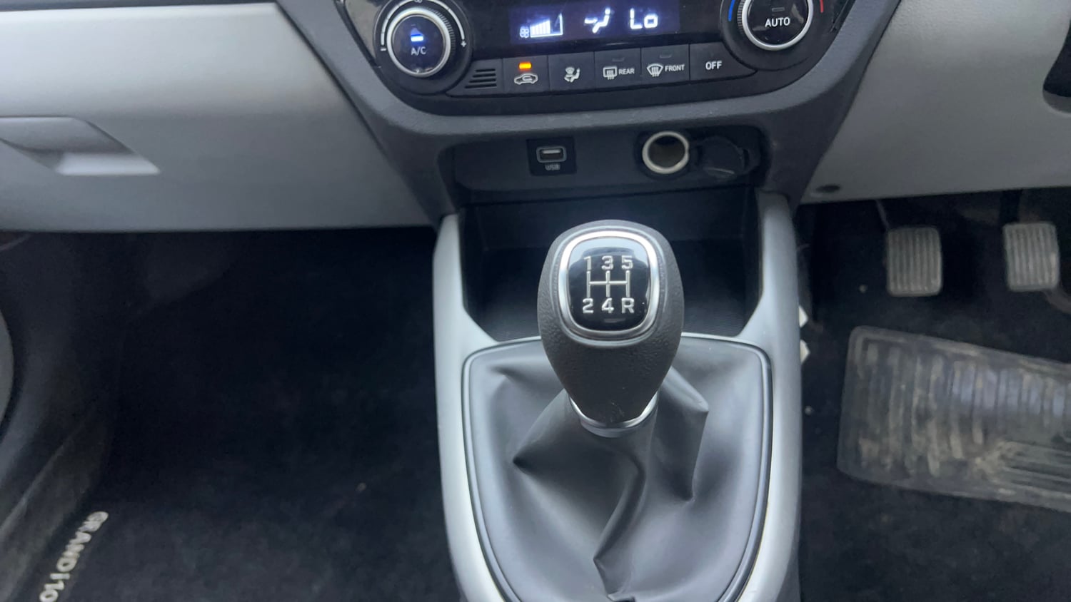 Used 2022 Hyundai Grand i10 Nios Sportz 1.2 Kappa VTVT CNG Cng Manual interior GEAR  KNOB VIEW