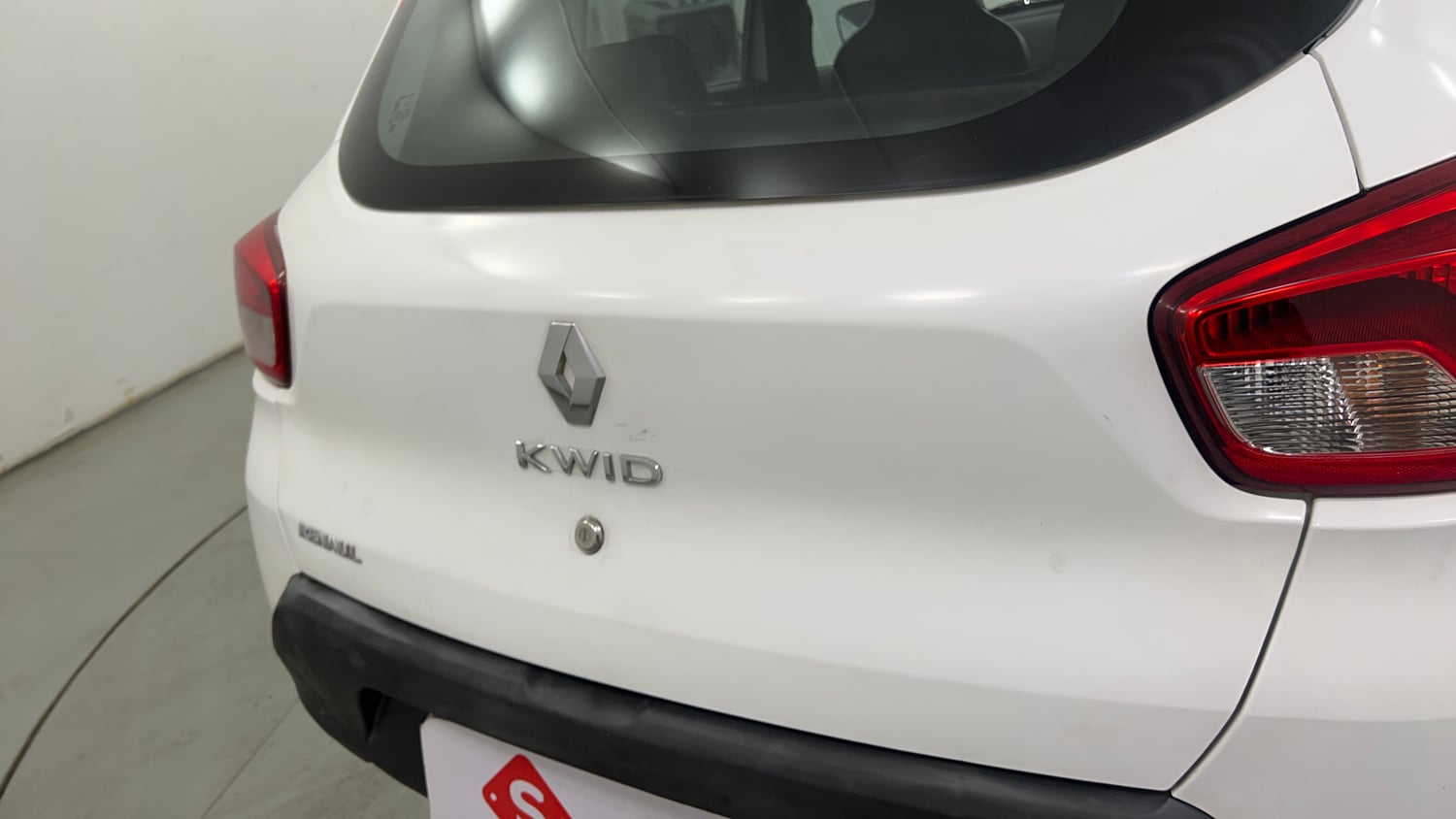 Used 2015 Renault Kwid RXT Petrol Manual dents MINOR SCRATCH
