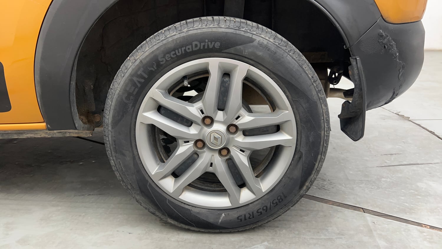 Used 2020 Renault Triber RXZ Petrol Manual tyres LEFT REAR TYRE RIM VIEW