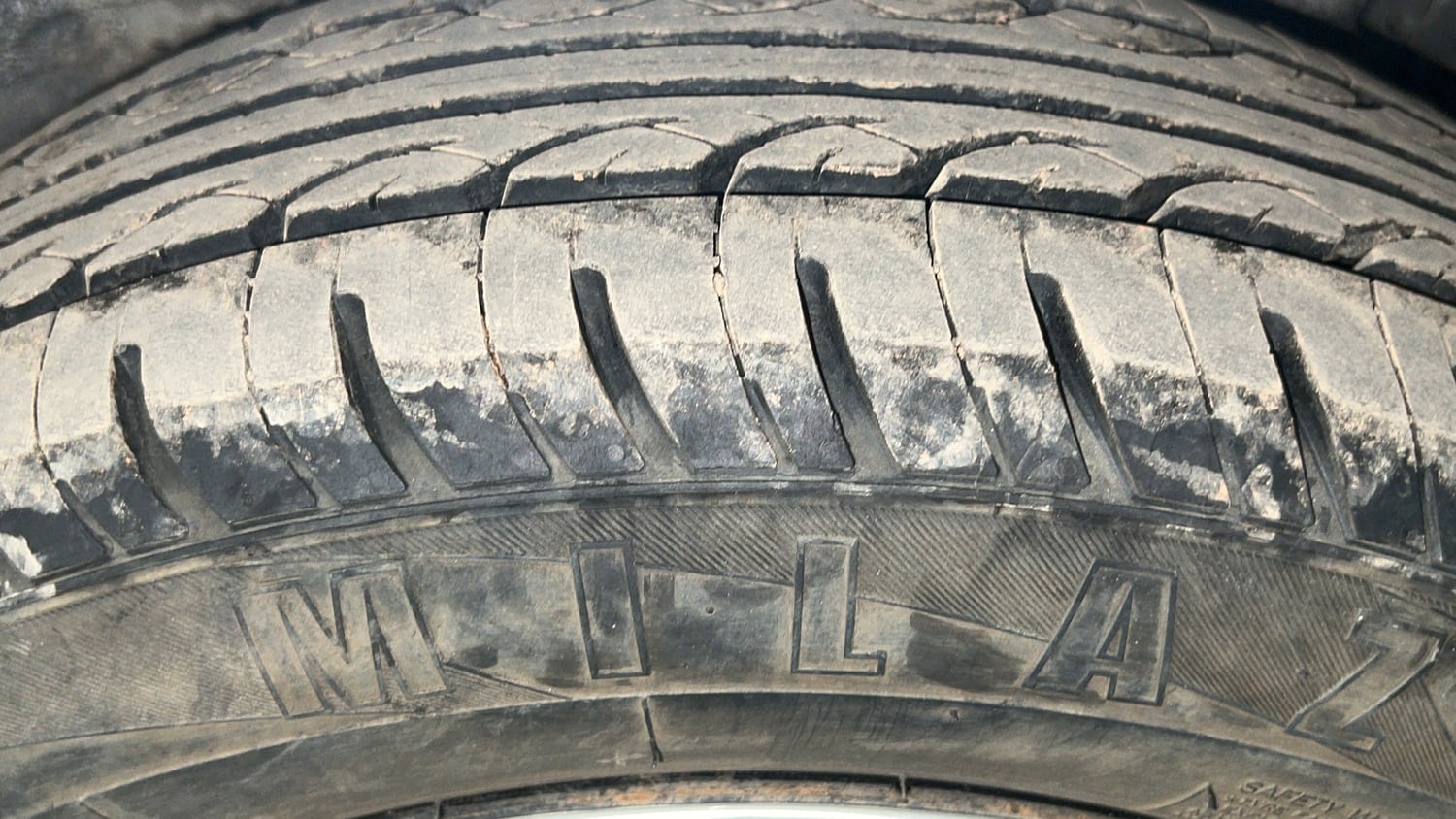 Used 2014 Hyundai Grand i10 Sportz 1.2 Kappa VTVT Petrol Manual tyres LEFT REAR TYRE TREAD VIEW