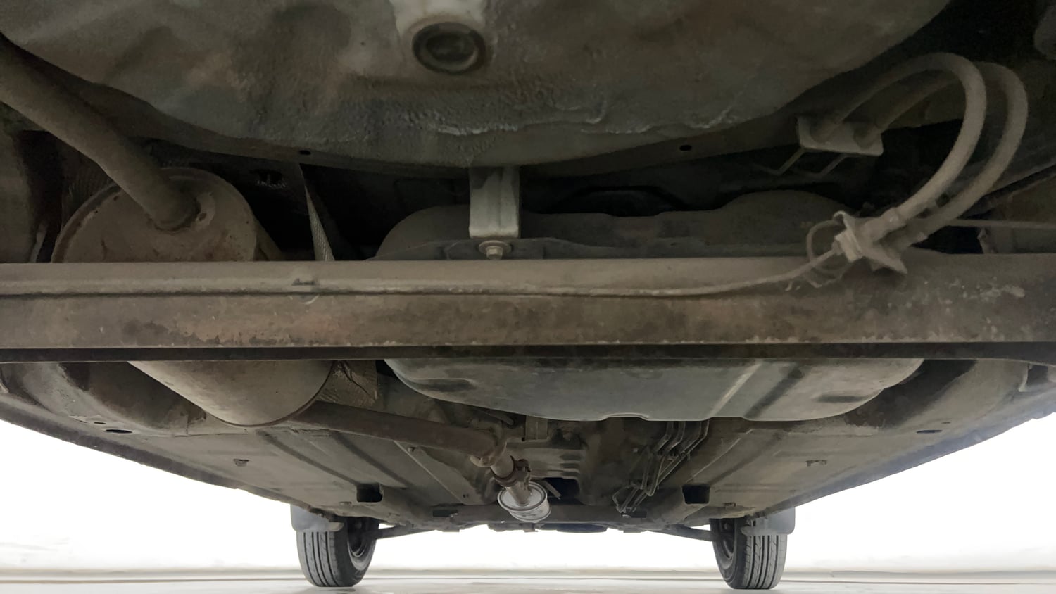 Used 2015 Renault Kwid RXT Petrol Manual extra REAR UNDERBODY VIEW (TAKEN FROM REAR)