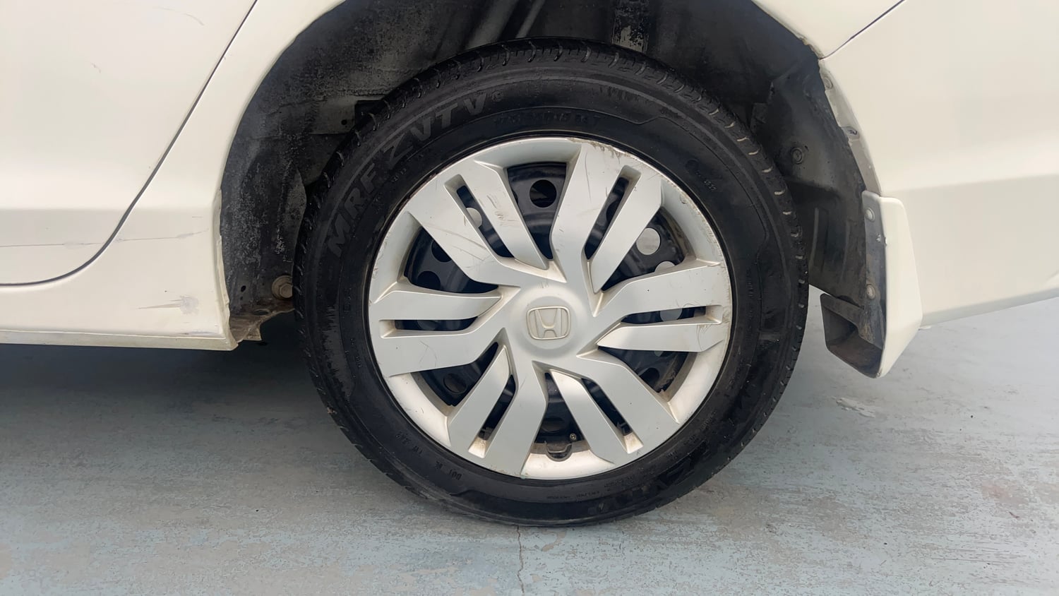 Used 2016 Honda City SV CVT Petrol Automatic tyres LEFT REAR TYRE RIM VIEW