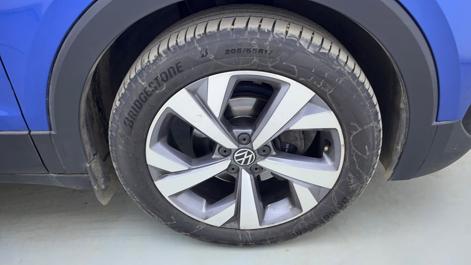 Used 2024 Volkswagen Taigun Topline 1.0 TSI AT Petrol Automatic tyres RIGHT FRONT TYRE RIM VIEW