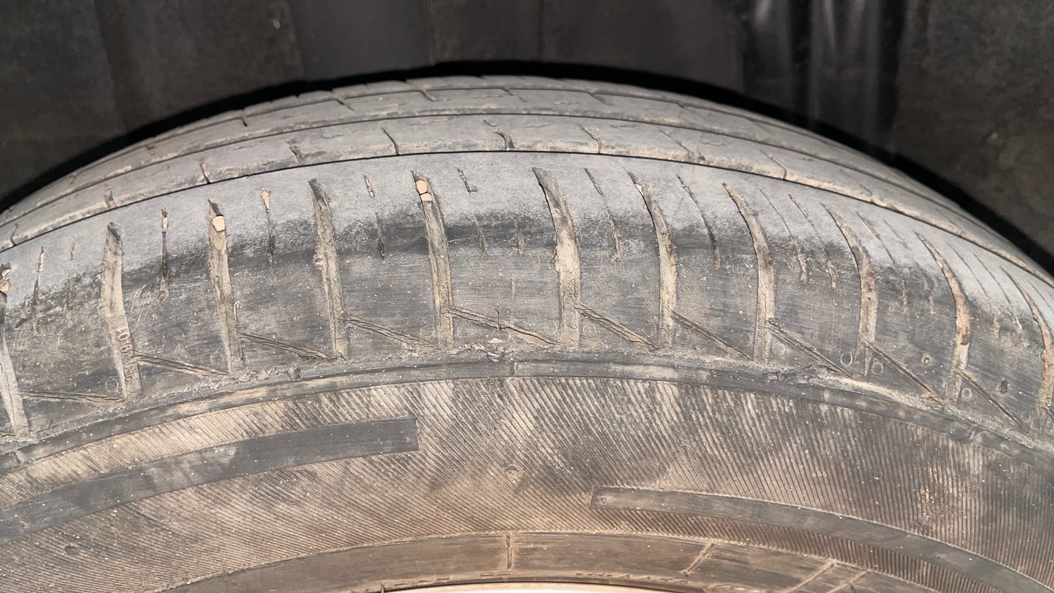 Used 2022 Renault Triber Limited Edition Petrol Manual tyres RIGHT REAR TYRE TREAD VIEW