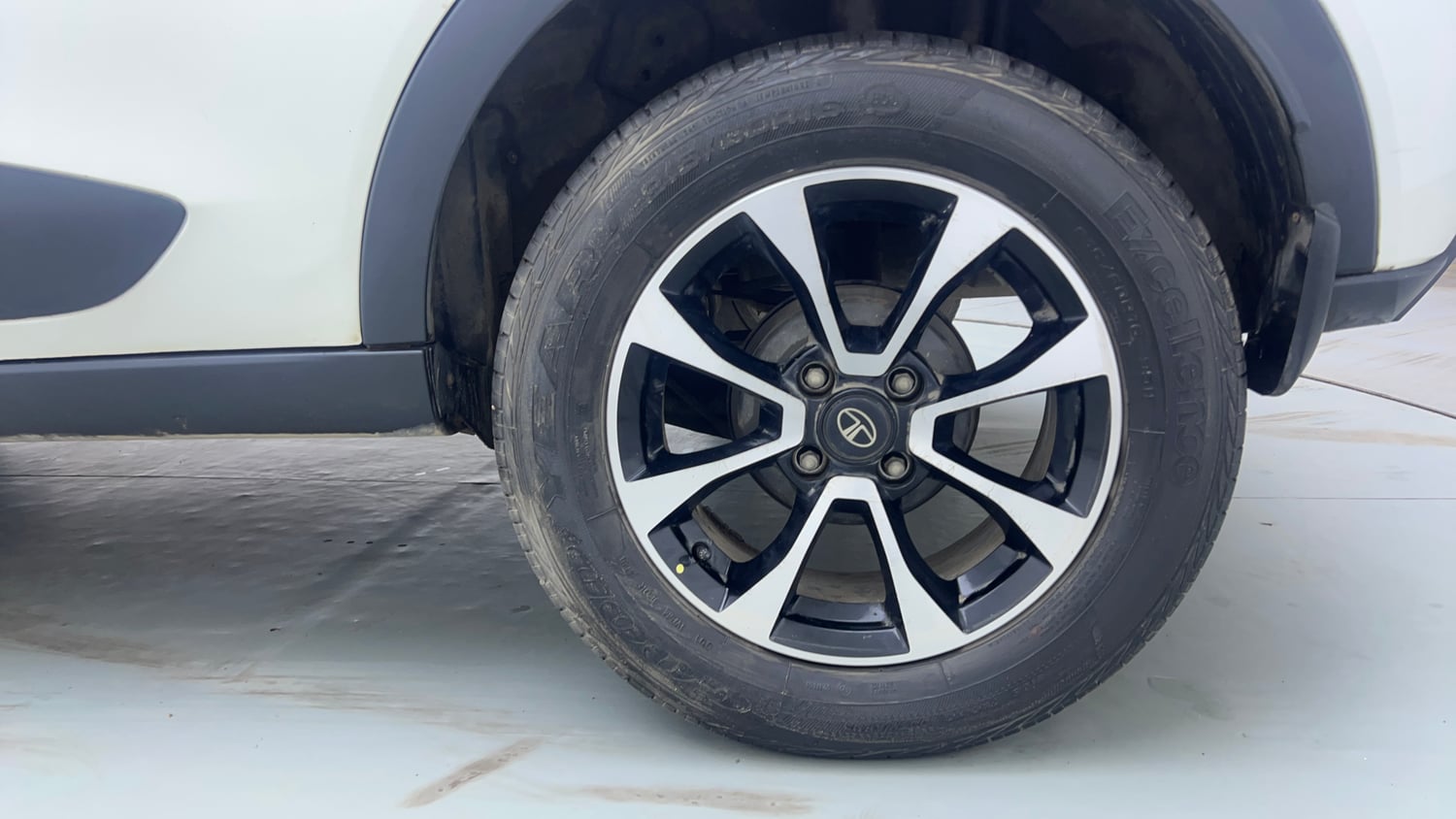 Used 2020 Tata Nexon XZA Plus (S) Petrol Automatic tyres LEFT REAR TYRE RIM VIEW