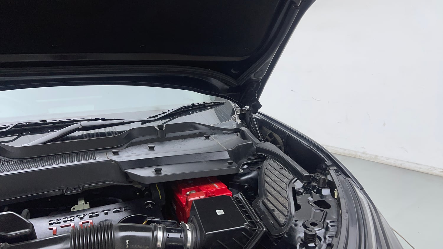 Used 2024 Tata Harrier Fearless Plus Dark Edition AT Diesel Automatic engine ENGINE LEFT SIDE HINGE & APRON VIEW