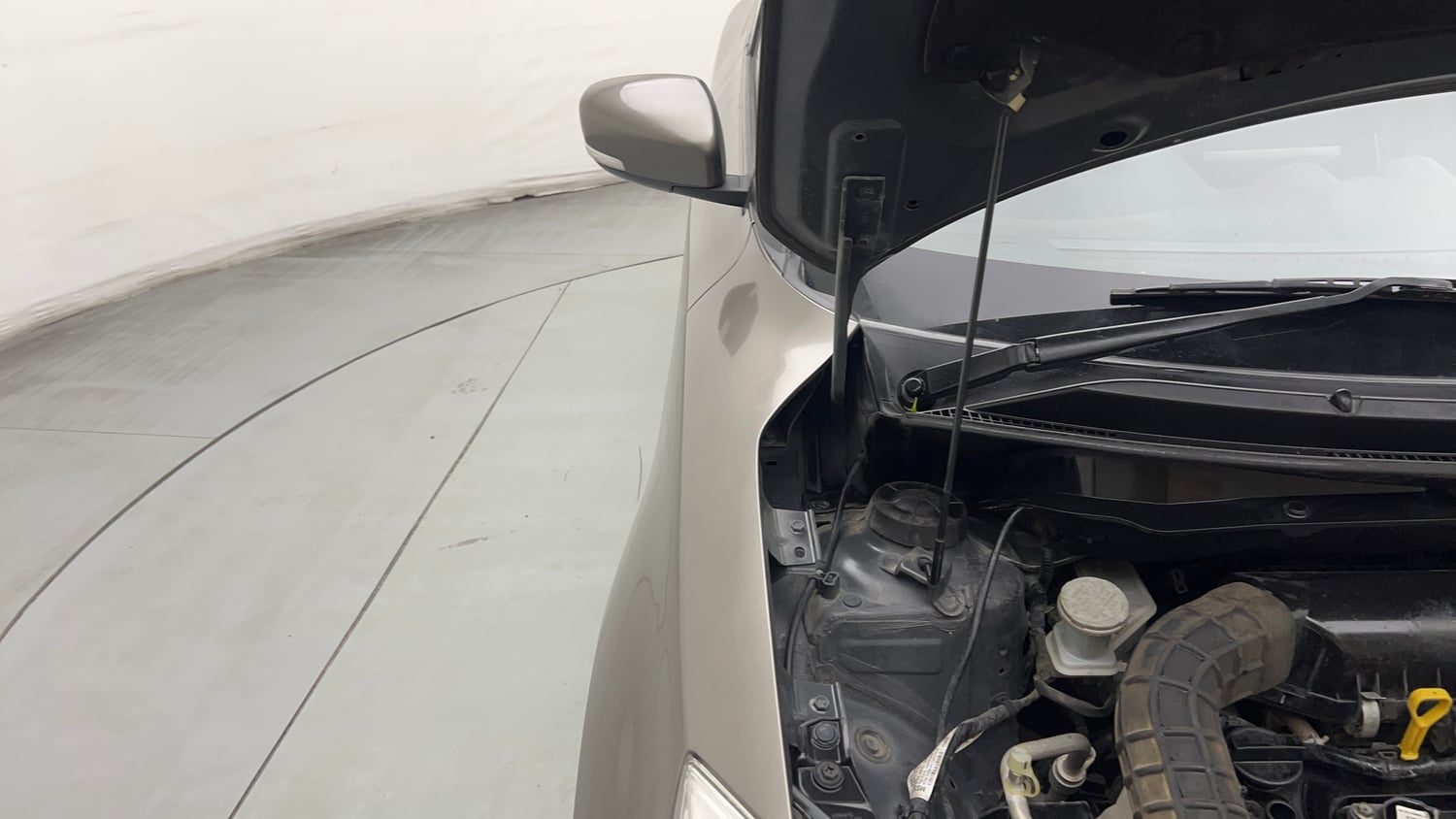 Used 2018 Maruti Suzuki Swift VXi Petrol Manual engine ENGINE RIGHT SIDE HINGE & APRON VIEW