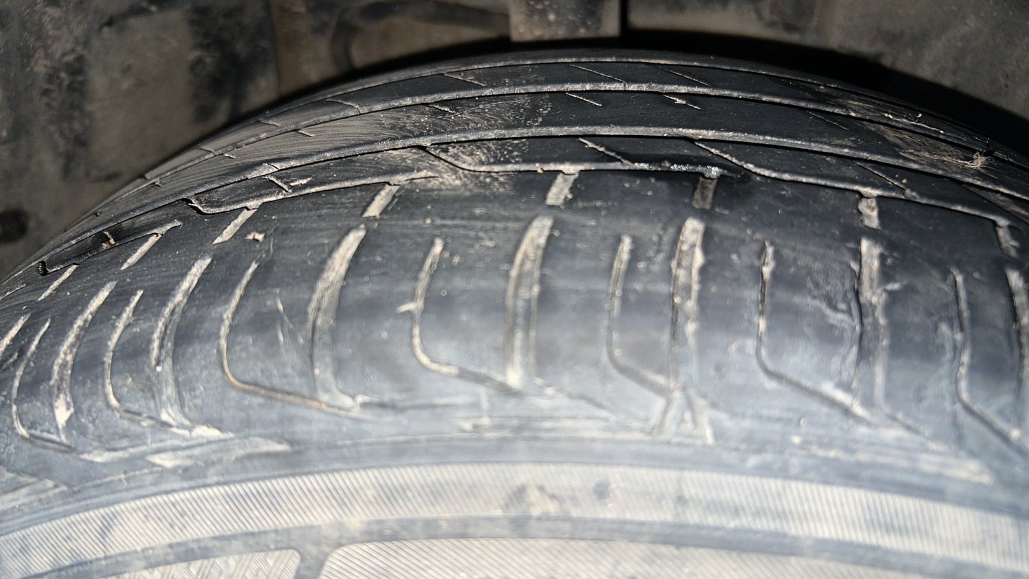 Used 2019 Tata Nexon XZA Plus Diesel Dual Tone Diesel Automatic tyres RIGHT FRONT TYRE TREAD VIEW