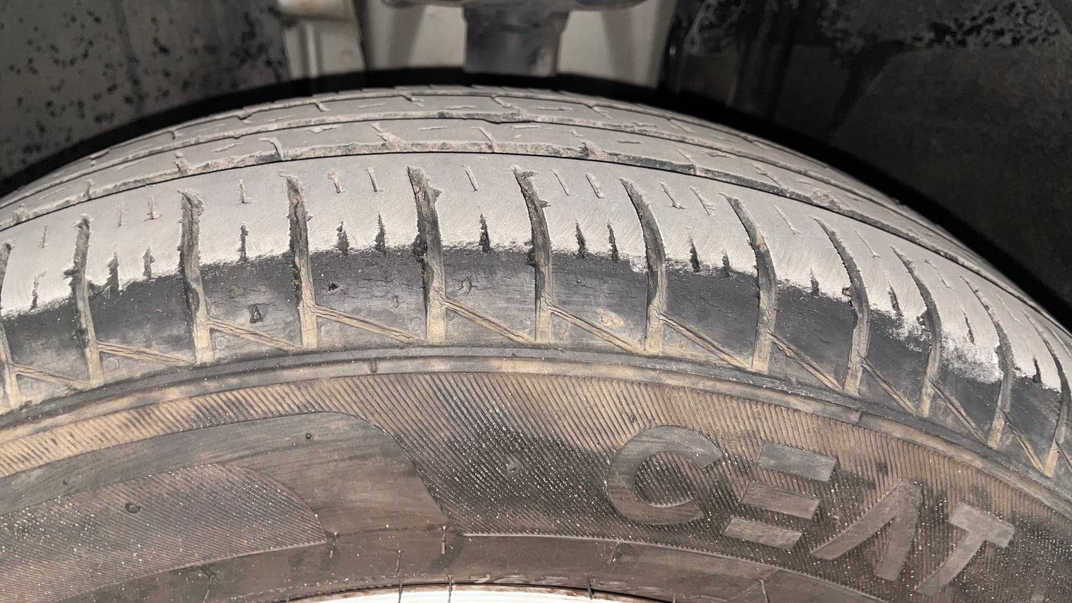 Used 2022 Renault Triber Limited Edition Petrol Manual tyres LEFT FRONT TYRE TREAD VIEW