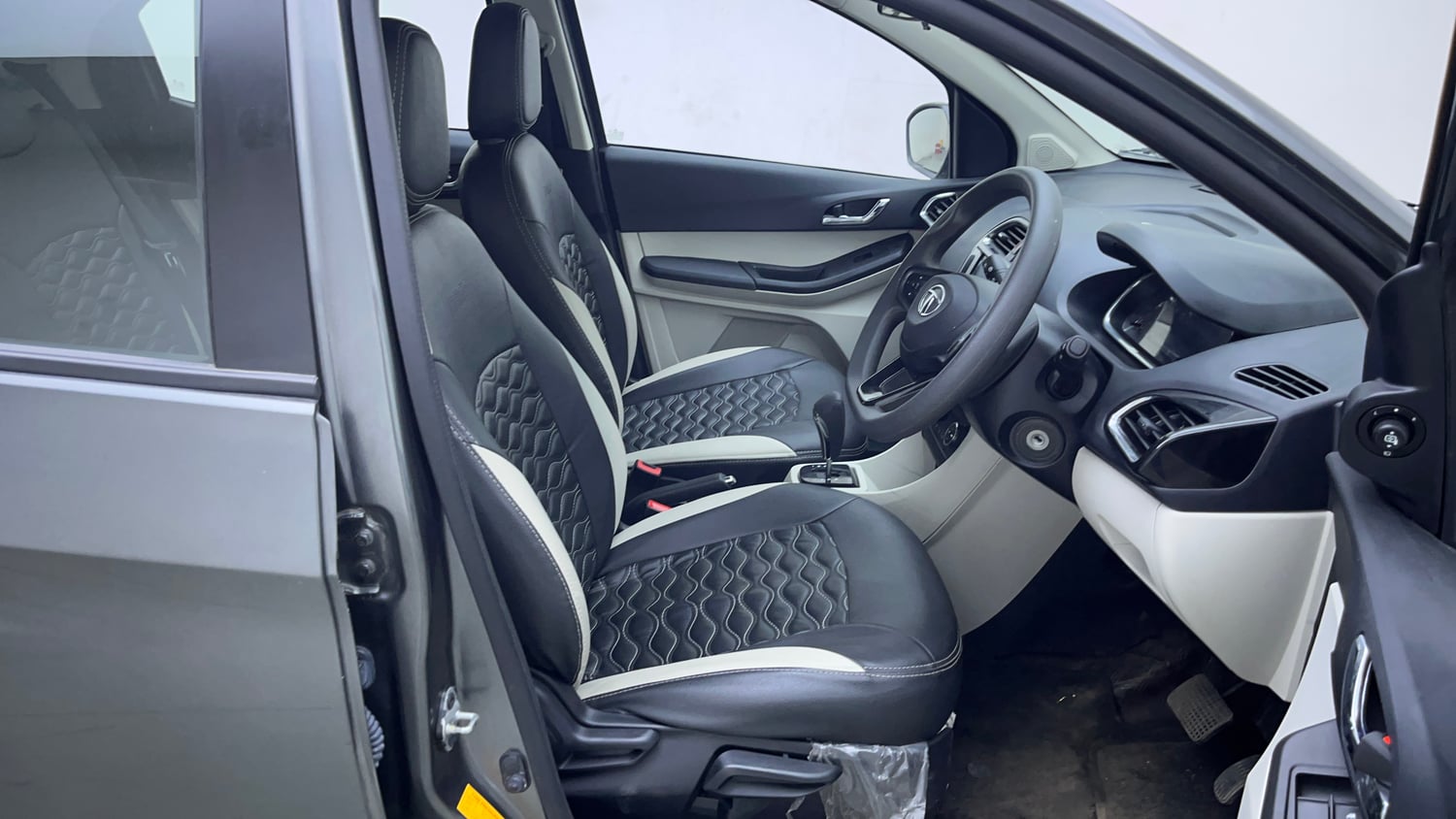 Used 2023 Tata Tiago XZA Plus Petrol Automatic interior RIGHT SIDE FRONT DOOR CABIN VIEW