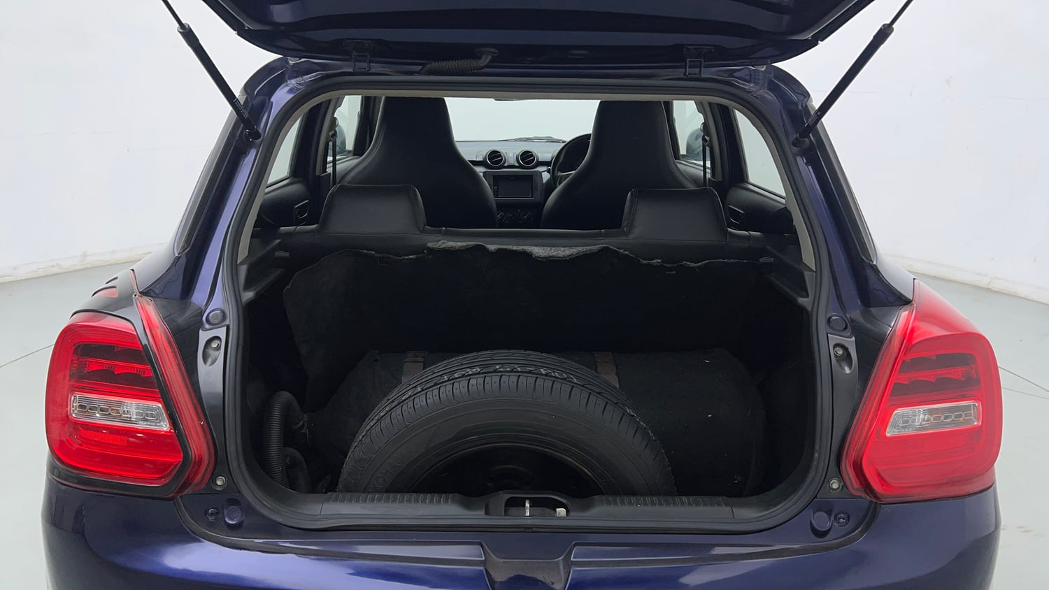 Used 2018 Maruti Suzuki Swift LXI CNG (Outside Fitted) Cng Manual interior DICKY INSIDE VIEW