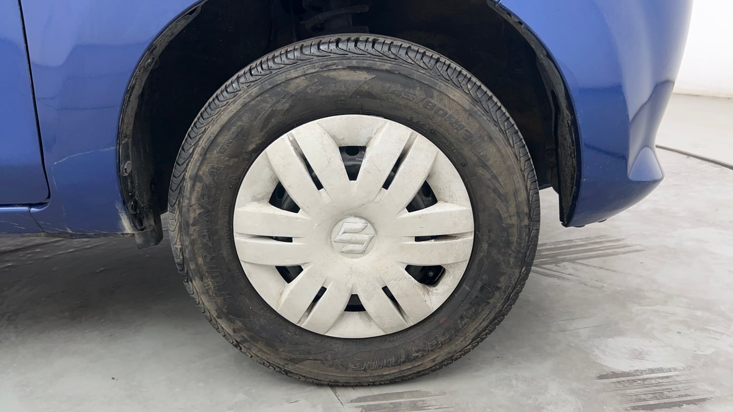 Used 2016 Maruti Suzuki Alto 800 Lxi Petrol Manual tyres RIGHT FRONT TYRE RIM VIEW