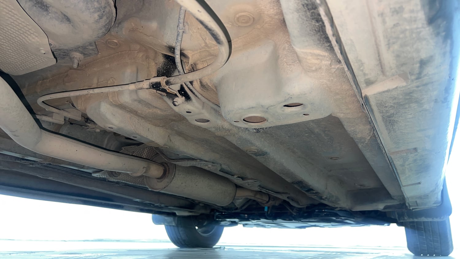Used 2022 Mahindra XUV 300 W8 (O) 1.5 Diesel AMT Diesel Automatic extra REAR RIGHT UNDERBODY VIEW