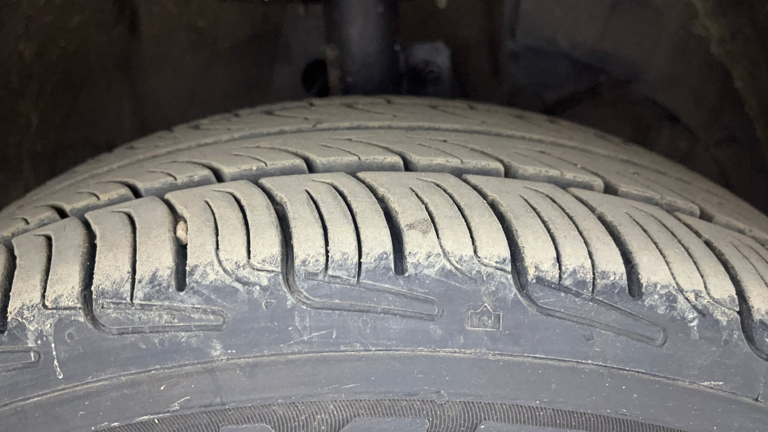 Used 2017 Maruti Suzuki Baleno Delta 1.2 Petrol Manual tyres RIGHT FRONT TYRE TREAD VIEW