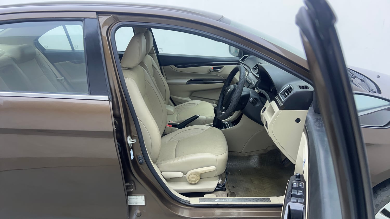 Used 2017 Maruti Suzuki Ciaz ZXi Petrol Manual interior RIGHT SIDE FRONT DOOR CABIN VIEW