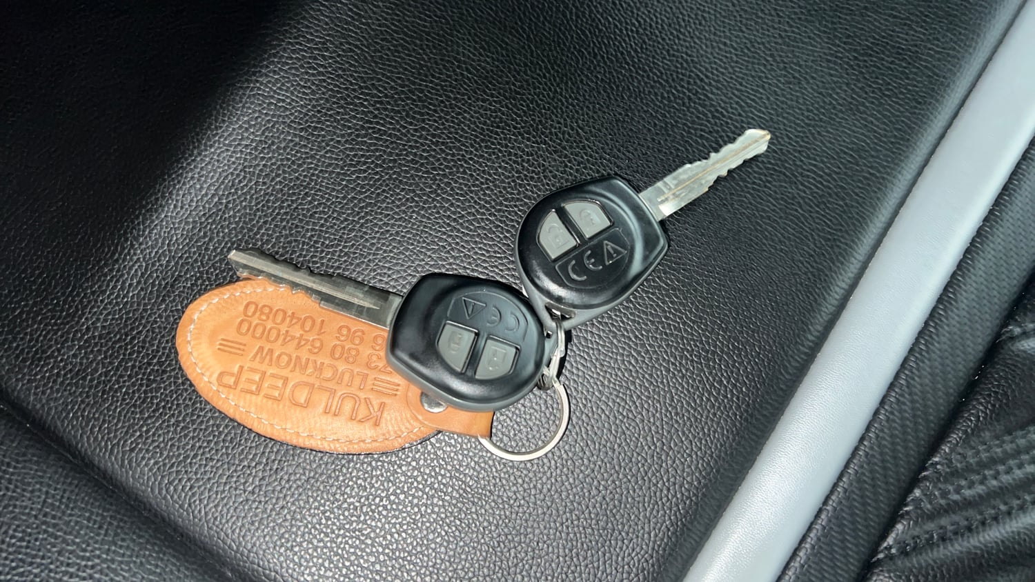 Used 2023 Maruti Suzuki Swift VXi Petrol Manual extra CAR KEY VIEW