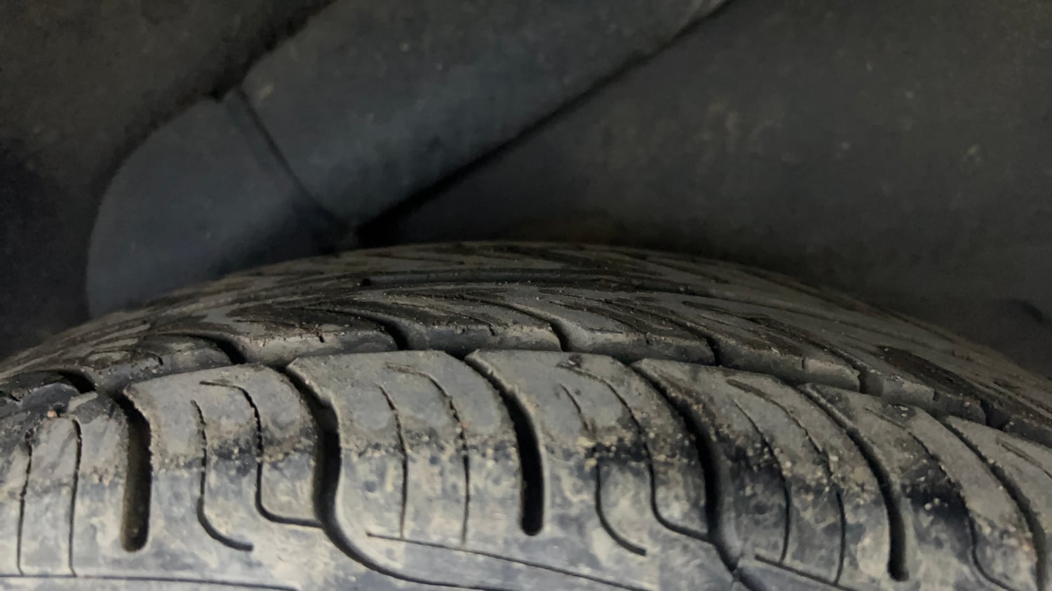 Used 2012 Hyundai i10 Sportz 1.2 Kappa2 Petrol Manual tyres LEFT REAR TYRE TREAD VIEW