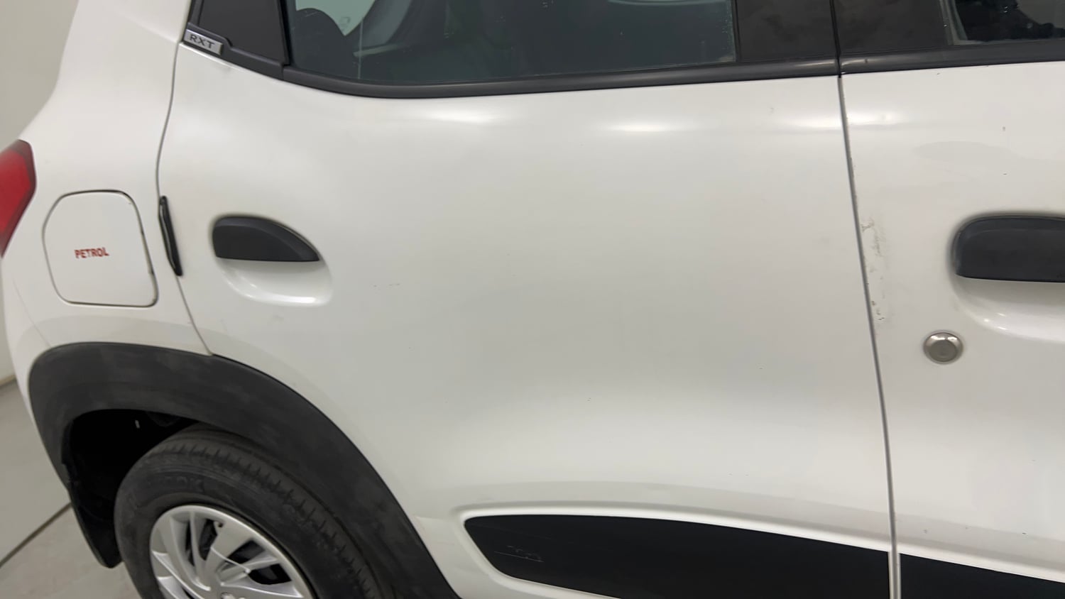 Used 2015 Renault Kwid RXT Petrol Manual dents MINOR SCRATCH