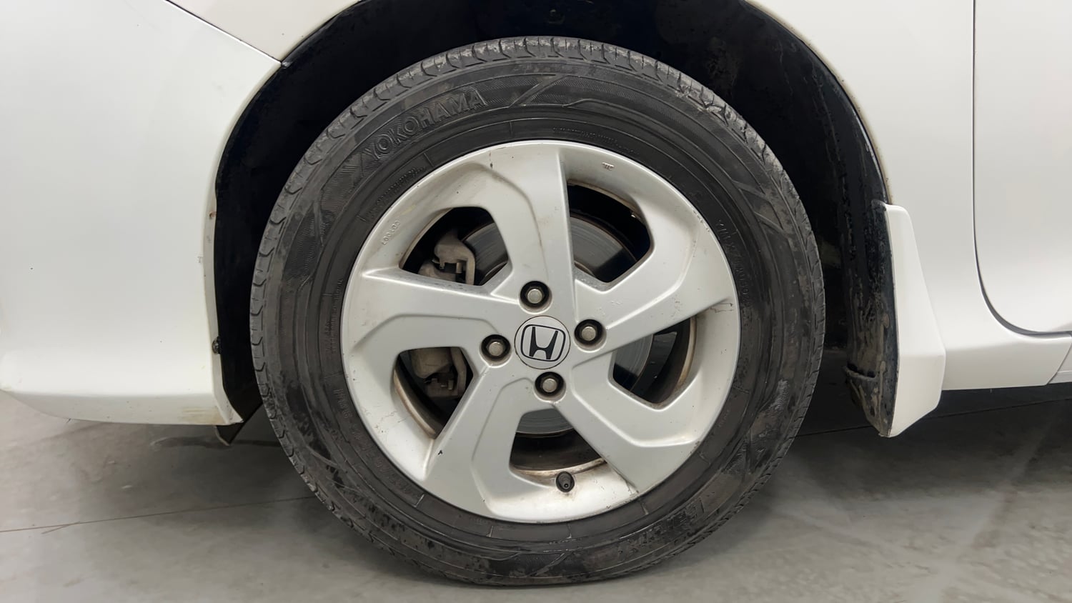 Used 2016 Honda City VX CVT Petrol Automatic tyres LEFT FRONT TYRE RIM VIEW