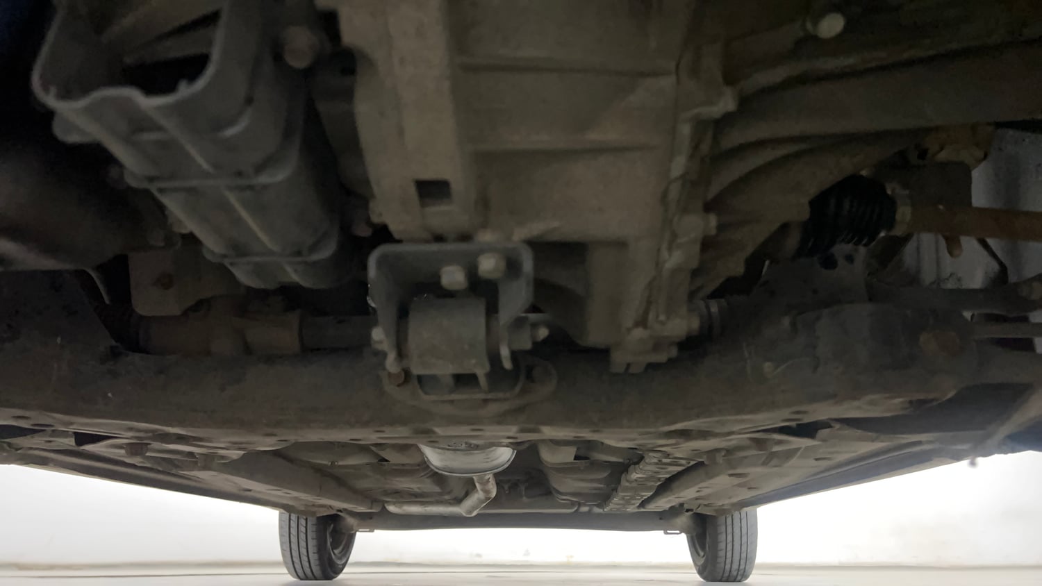 Used 2015 Hyundai Xcent Base 1.2 Petrol Manual extra FRONT LEFT UNDERBODY VIEW