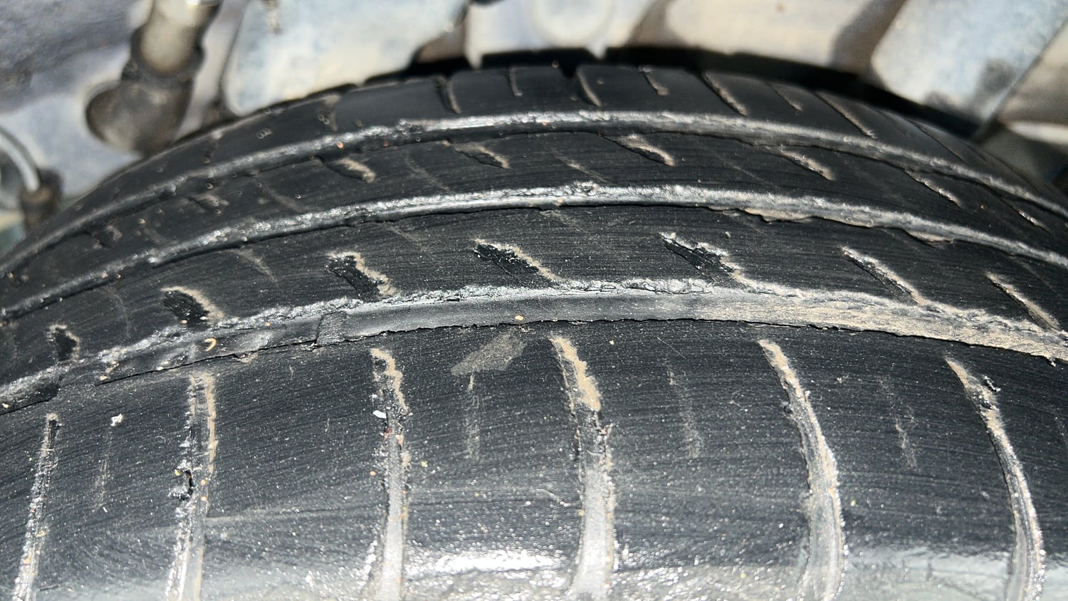 Used 2020 Hyundai Venue S 1.4 CRDi Diesel Manual tyres LEFT REAR TYRE TREAD VIEW