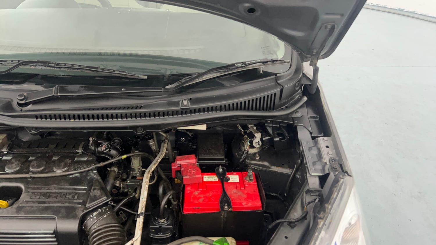 Used 2017 Maruti Suzuki Wagon R VXI Petrol Manual engine ENGINE LEFT SIDE HINGE & APRON VIEW