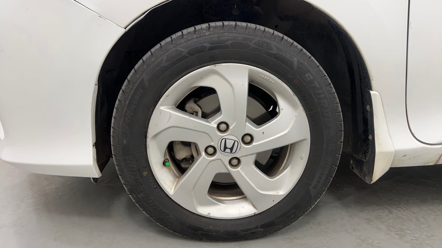 Used 2016 Honda City VX Petrol Manual tyres LEFT FRONT TYRE RIM VIEW