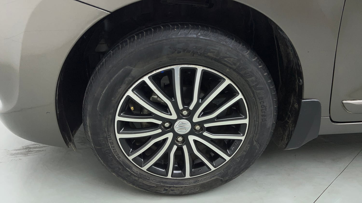 Used 2020 Maruti Suzuki Baleno Delta Petrol Manual tyres LEFT FRONT TYRE RIM VIEW