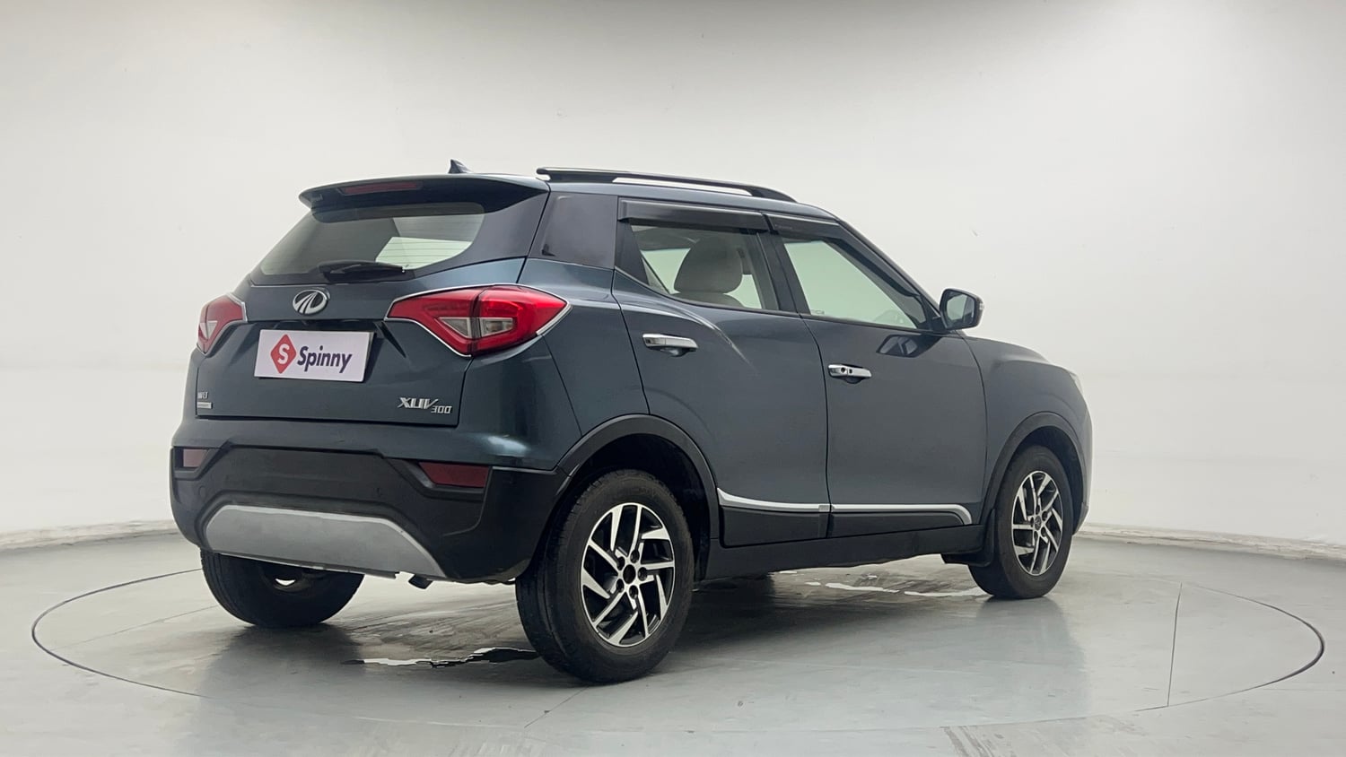 Used 2022 Mahindra XUV 300 W8 (O) 1.5 Diesel AMT Diesel Automatic exterior RIGHT REAR CORNER VIEW
