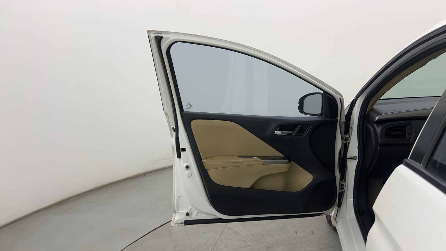 Used 2016 Honda City VX Petrol Manual interior LEFT FRONT DOOR OPEN VIEW