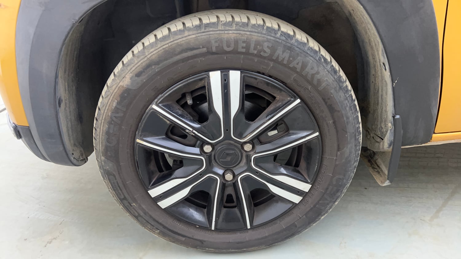 Used 2023 Renault Kwid CLIMBER AMT Petrol Automatic tyres LEFT FRONT TYRE RIM VIEW