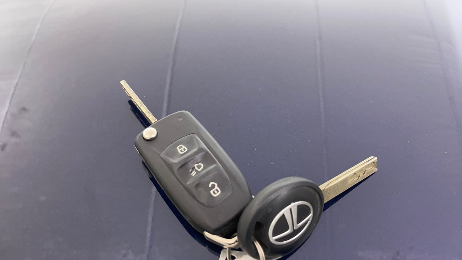 Used 2023 Tata Tiago XZ Plus Petrol Manual extra CAR KEY VIEW