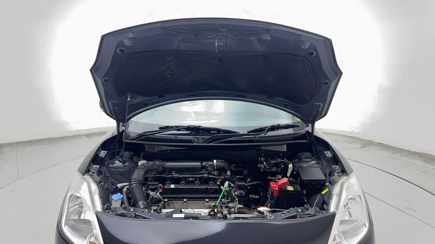 Used 2023 Maruti Suzuki Swift ZXi Petrol Manual engine ENGINE & BONNET OPEN FRONT VIEW