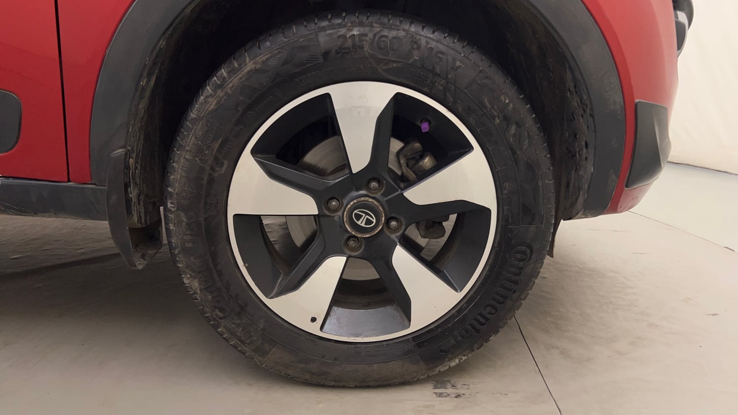 Used 2019 Tata Nexon XZA Plus Petrol Dual Tone Petrol Automatic tyres RIGHT FRONT TYRE RIM VIEW