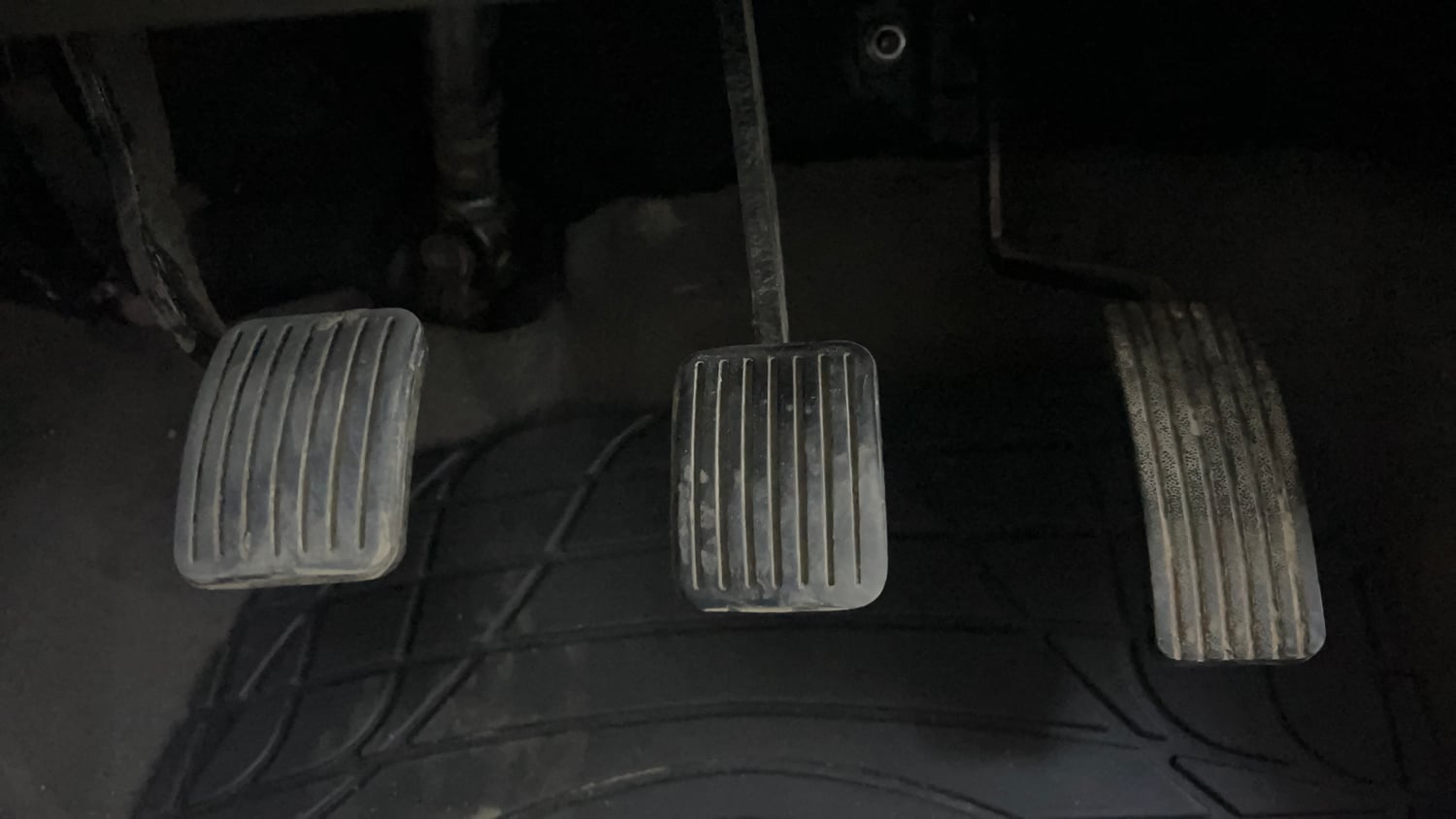Used 2015 Hyundai i10 Sportz 1.1 iRDE2 Petrol Manual interior PEDALS VIEW