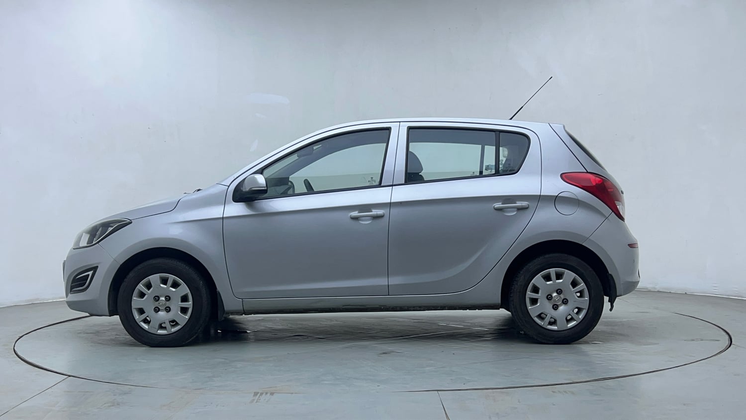 Used 2013 Hyundai i20 Magna 1.2 Petrol Manual exterior LEFT SIDE VIEW