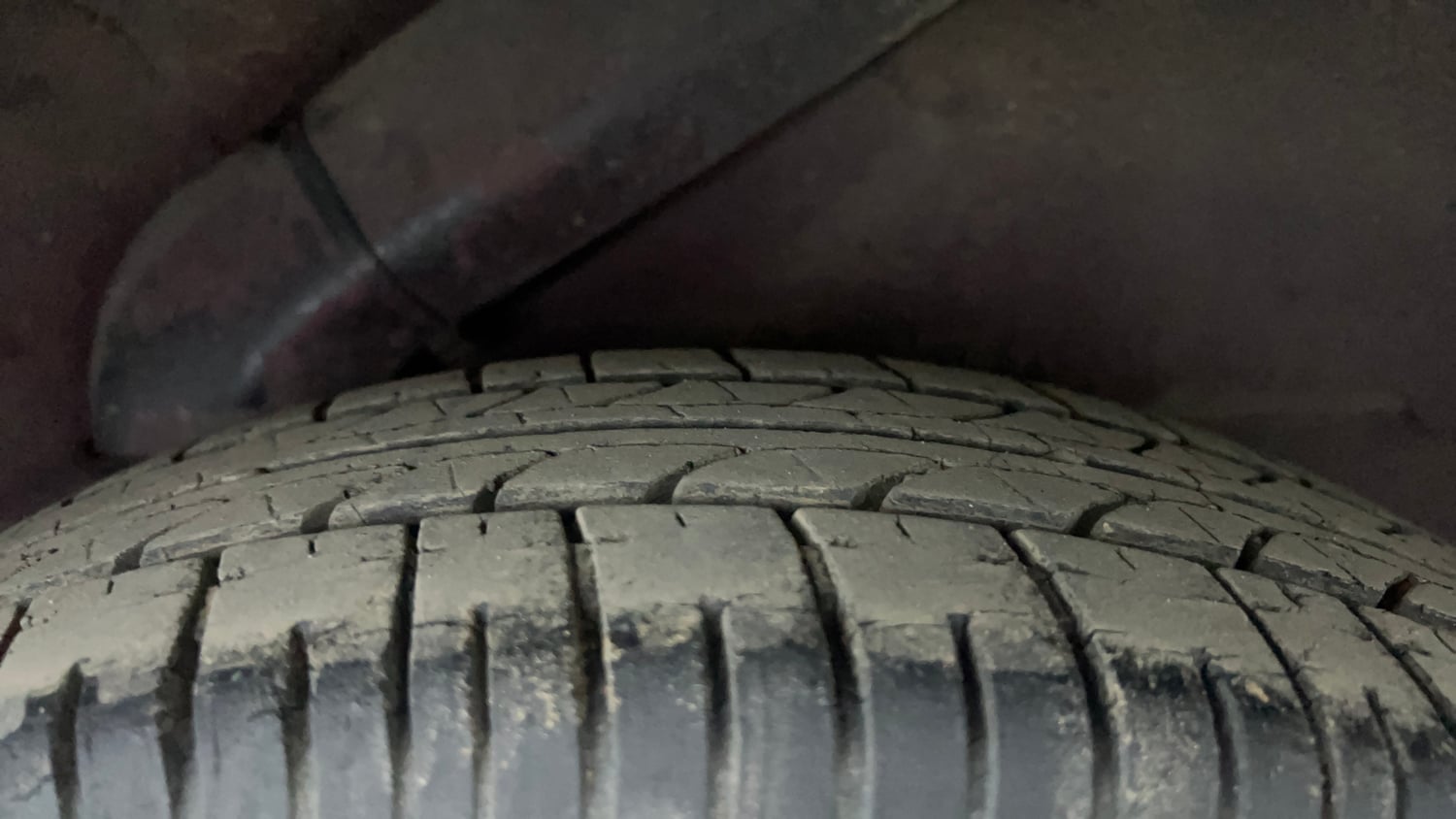 Used 2015 Hyundai i10 Sportz 1.1 iRDE2 Petrol Manual tyres LEFT REAR TYRE TREAD VIEW