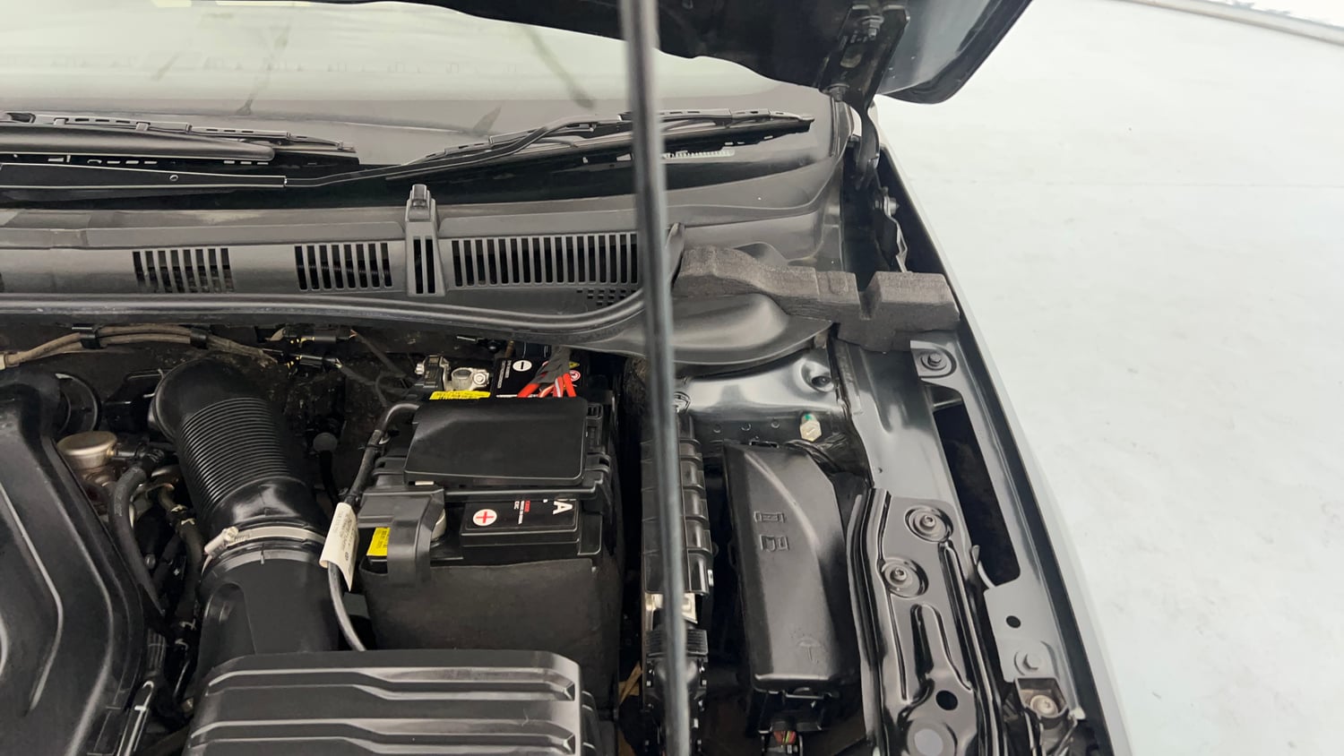 Used 2022 Skoda Slavia Style 1.5L TSI MT Petrol Manual engine ENGINE LEFT SIDE HINGE & APRON VIEW