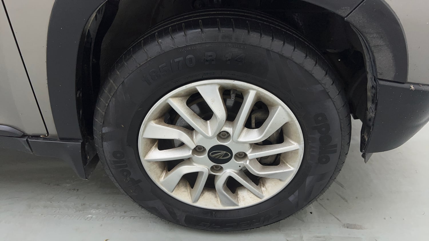 Used 2017 Mahindra KUV100 K6 6 STR Petrol Manual tyres RIGHT FRONT TYRE RIM VIEW