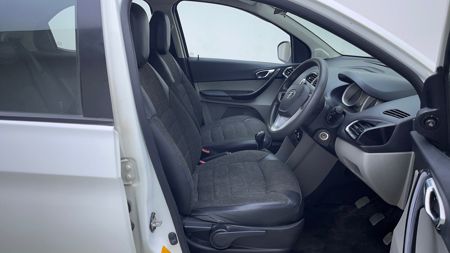 Used 2018 Tata Tiago Revotron XZ Petrol Manual interior RIGHT SIDE FRONT DOOR CABIN VIEW