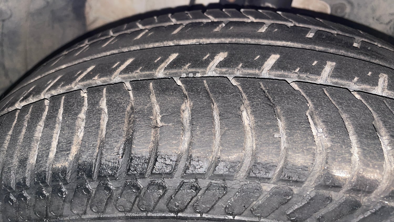 Used 2013 Ford EcoSport Titanium 1.5 Ti-VCT Petrol Manual tyres RIGHT FRONT TYRE TREAD VIEW