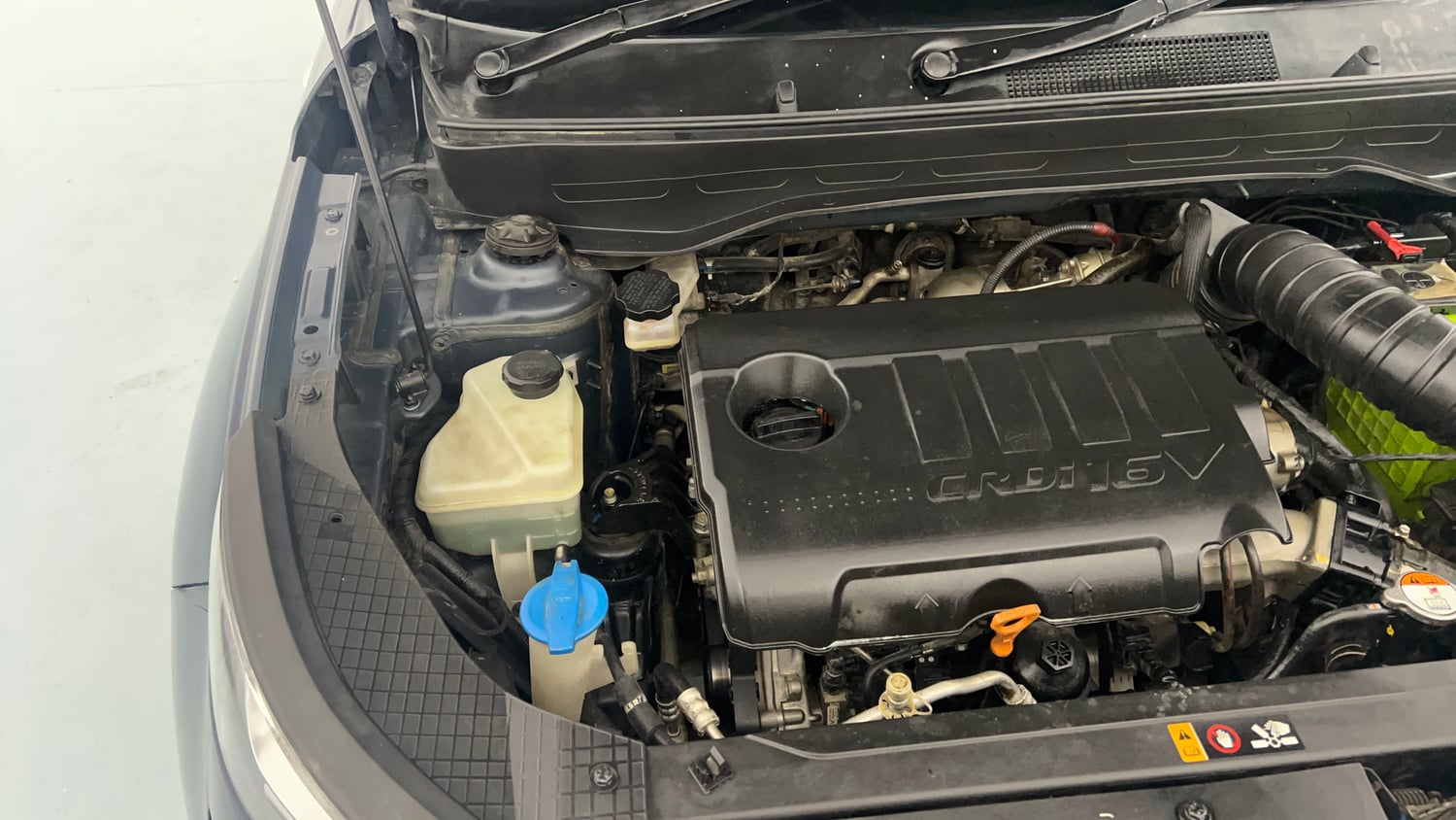 Used 2020 Hyundai Venue S 1.4 CRDi Diesel Manual engine ENGINE RIGHT SIDE VIEW