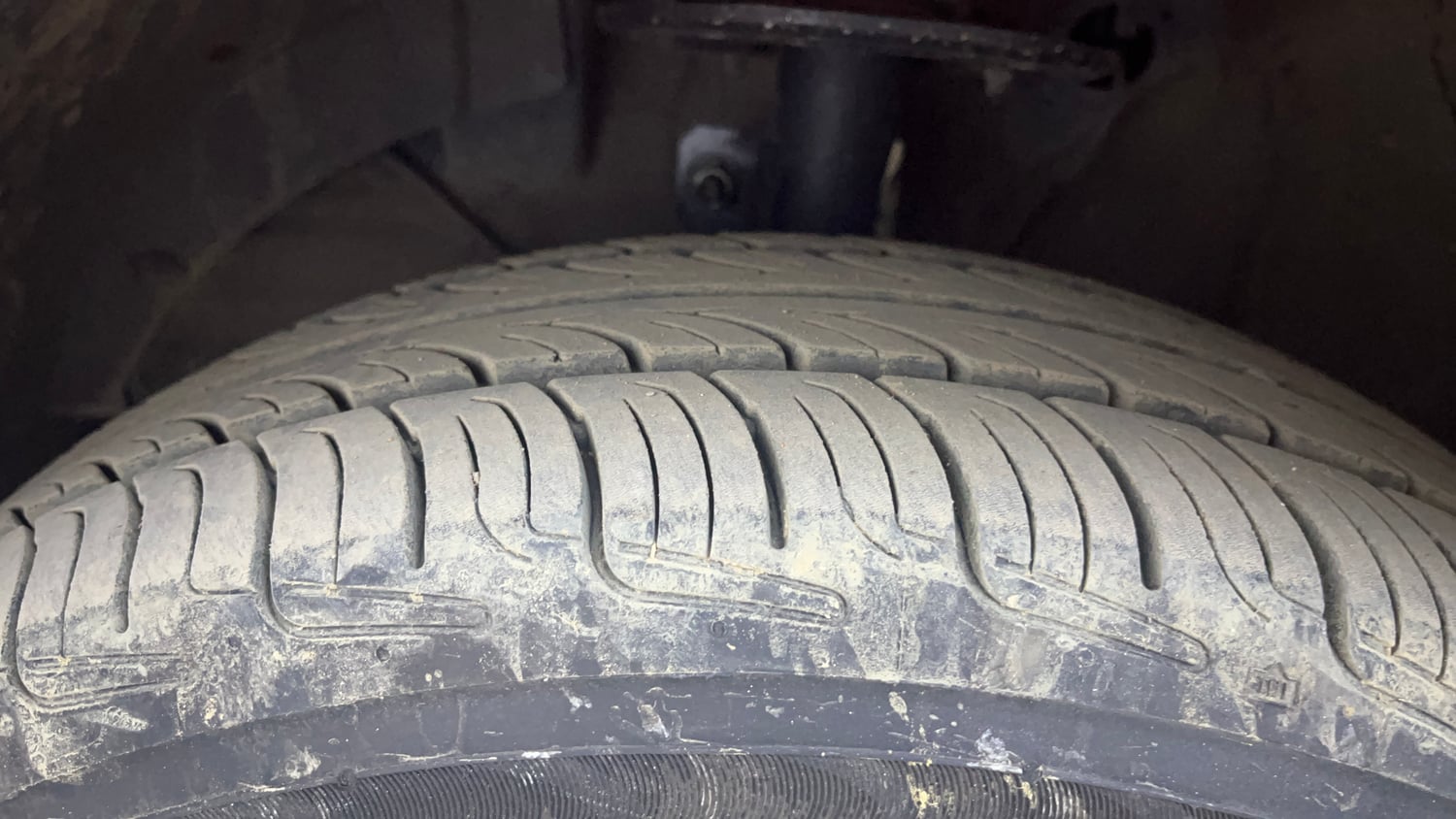 Used 2017 Maruti Suzuki Baleno Delta 1.2 Petrol Manual tyres LEFT FRONT TYRE TREAD VIEW