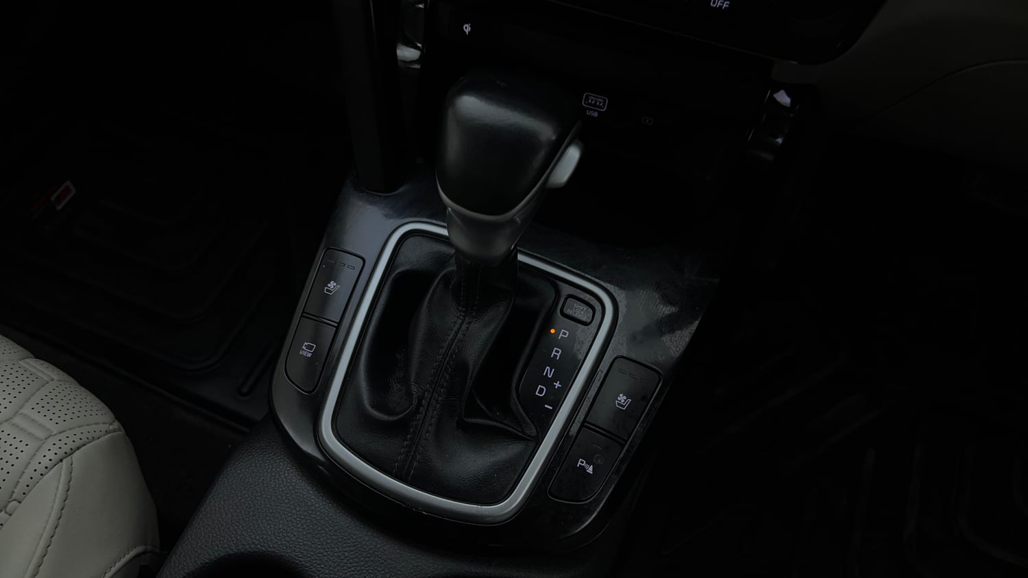 Used 2019 Kia Seltos HTX Plus AT 1.5 Diesel Diesel Automatic interior GEAR  KNOB VIEW