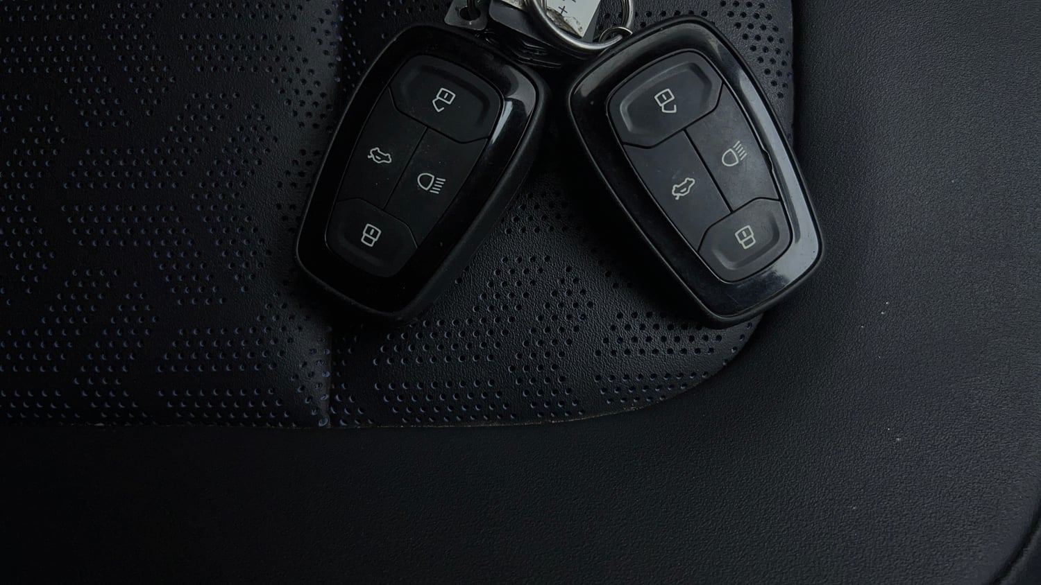 Used 2024 Tata Harrier Fearless Plus Dark Edition AT Diesel Automatic extra CAR KEY VIEW