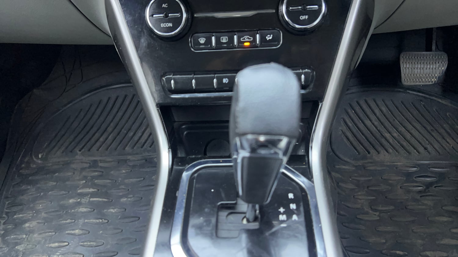 Used 2019 Tata Nexon XZA Plus Diesel Dual Tone Diesel Automatic interior GEAR  KNOB VIEW