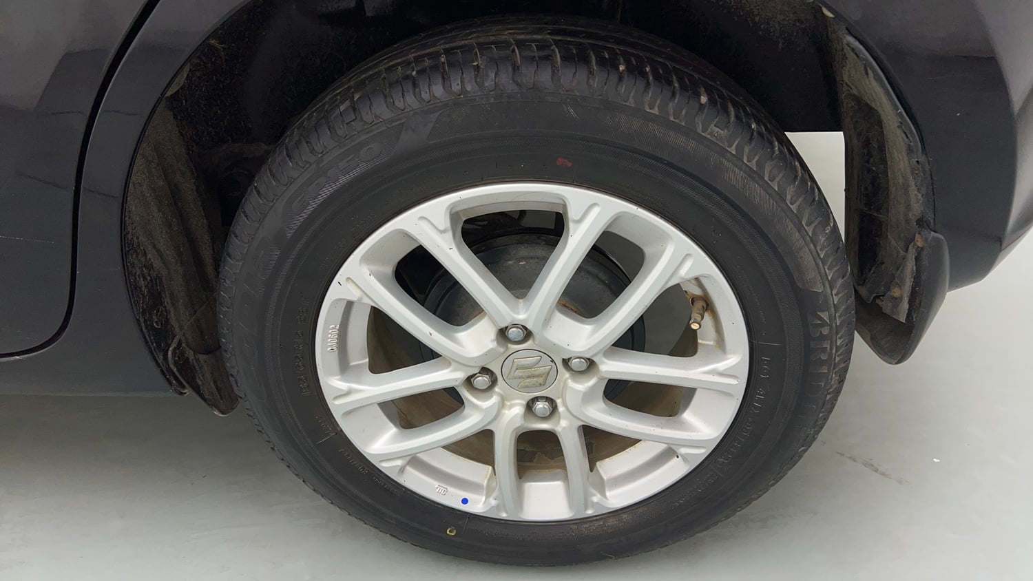 Used 2023 Maruti Suzuki Swift ZXi Petrol Manual tyres LEFT REAR TYRE RIM VIEW