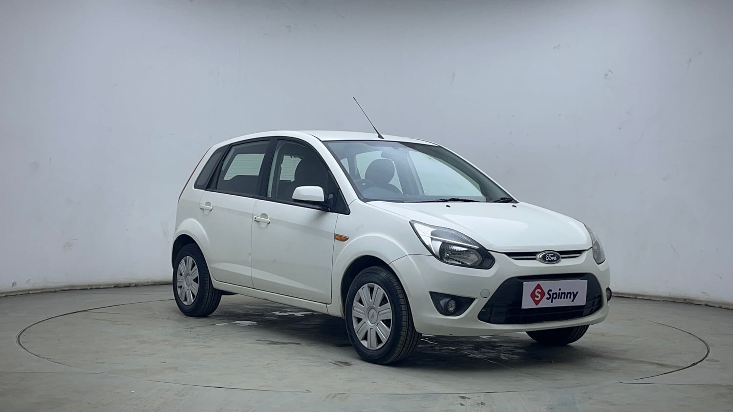 Used 2012 Ford Figo Duratorq Diesel ZXI 1.4 Diesel Manual exterior RIGHT FRONT CORNER VIEW