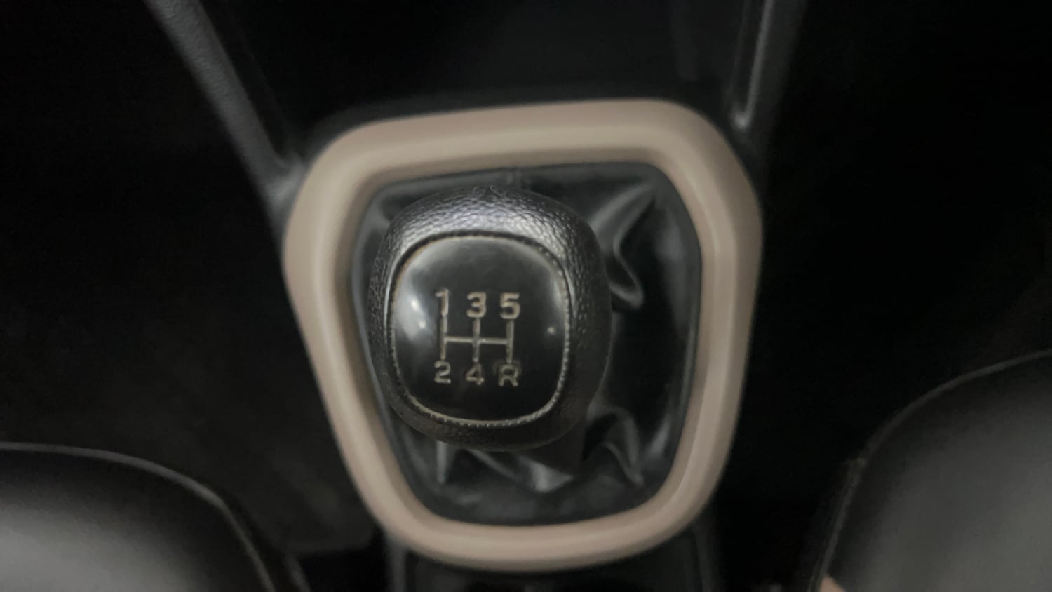 Used 2015 Hyundai Xcent Base 1.2 Petrol Manual interior GEAR  KNOB VIEW