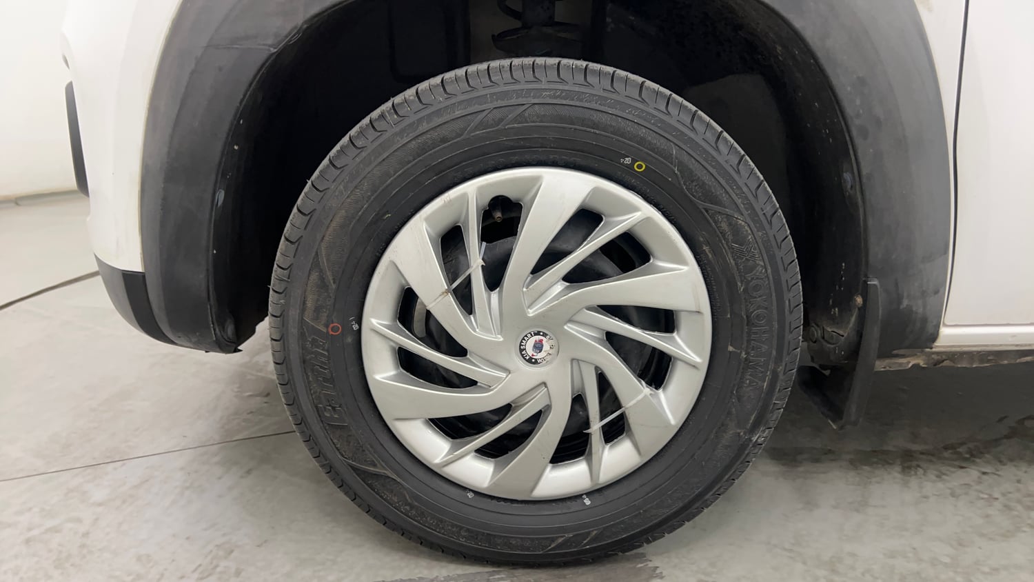 Used 2015 Renault Kwid RXT Petrol Manual tyres LEFT FRONT TYRE RIM VIEW